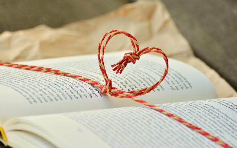 The Ultimate Gift Guide For Book Lovers Under $25